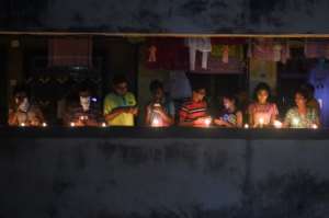 Residents light candles and turn on their mobile phone lights to observe a nine-minute vigil in India. By Punit PARANJPE (AFP)