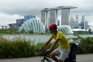 Singapore's economy shrank 40 percent in the second quarter with the results likely to ring alarm bells for other trade dependent countries. By Roslan RAHMAN (AFP)