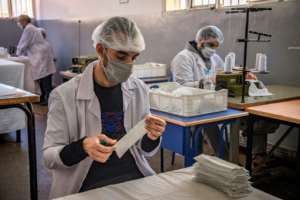 Some one hundred inmates in around 20 Moroccan prisons are making 20,000 masks a day. By FADEL SENNA (AFP)