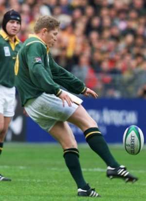 South African fly-half Jannie de Beer dropped an astonishing five goals as the Springboks thrashed England. By ODD ANDERSEN (AFP/File)