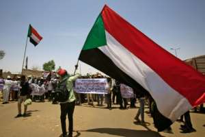 Sudanese protesters are asking the army to entrust power to a civilian administration after the ousting of veteran leader Omar al-Bashir. By ASHRAF SHAZLY (AFP)