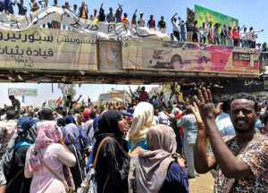 A rally of Sudanese demonstrators has been camping for four days in front of the army headquarters in Khartoum, defying any attempt to disperse them. By STRINGER (AFP)