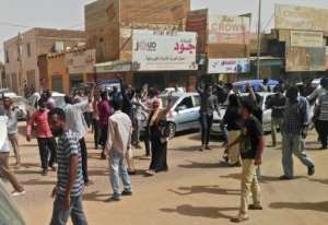 Sudanese protesters rally in downtown Khartoum in support of those detained in weeks of protests against President Omar al-Bashir's iron-fisted rule. By STRINGER (AFP)