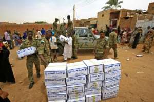 Sudanese security forces brought in food and aid for those forced from their homes by floods, as well as sand to help stop the rising waters. By ASHRAF SHAZLY (AFP)