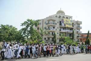 Supporters of the Gabonese opposition leader Jean Ping, dressed in white and with hands painted in white as a sign of peace, take part in a tribute ceremony after President Ali Bongo accused opposition of inciting violent riots on August 31, 2016