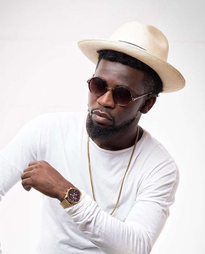 Bisa Kdei Releases Promo Pictures Ahead Of New Song With Mugeez