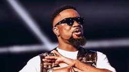 Sarkodie narrates frightening road crash involving Amakye Dede on journey to Agogo