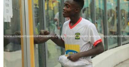 Kotoko Teen Sensation Mathew Cudjoe Receives Money From Fans After Hearts Match