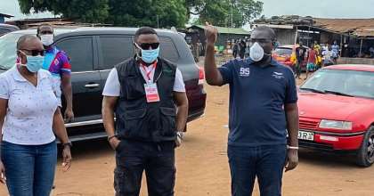 NPP, NDC Officials Unite To Feed Thousands Of ‘Kayayei’ In Accra