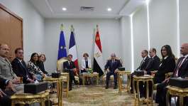 Frances President Emmanuel Macron (center L) and his Egyptian counterpart Abdel Fattah al-Sisi (center R) attend their bilateral meeting at the Senghor University in Borg el-Arab, near the Mediterranean coastal city of Alexandria on May 9, 2026. - AFP - LUDOVIC MARIN