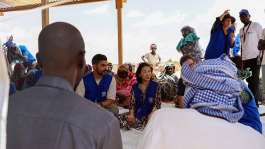 In eastern Chad, at the Adr border crossing, IOM Deputy Director SungAh Lee met with some of the families that fled the conflict in Sudan. Photo: IOM Chad/2026.