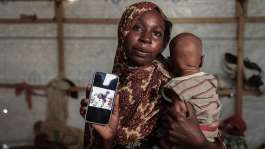 Safaa Zakaria, 29, a Sudanese refugee from El-Fasher, Sudan, at the Tine transit camp in eastern Chad, on 22 November, 2025. - REUTERS - Amr Abdallah Dalsh