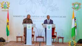 Ghanaian President John Dramani Mahama (left) and Ivorian President Alassane Quattara (right) speaking at the recent  bilateral summit. -  Presidency of Ghana