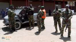 Security personnel stand guard following an attack on the airport and military airbase in Nigers capital, 18 June. - via REUTERS - ORTN
