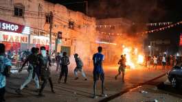 Residents protest in the streets during a demonstration against power and water cuts in Banjul, Gambia, September 8, 2026. REUTERS/Malick Njie - REUTERS - Malick Njie