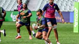 Elton Jantjies running with the ball in training in Adelaide ahead of a Rugby Championship match against Australia in August.  By Brenton EDWARDS AFP