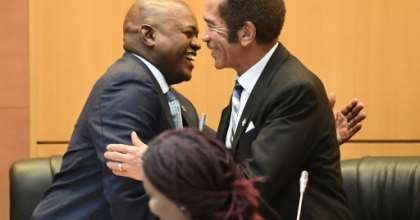 Masisi (L) and Khama have fallen out and Khama has formed a new party. By MONIRUL BHUIYAN (AFP/File)