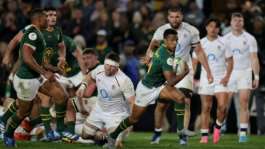 South African scrum-half Grant Williams leaves the England defence flatfooted to score..  By PHILL MAGAKOE (AFP)